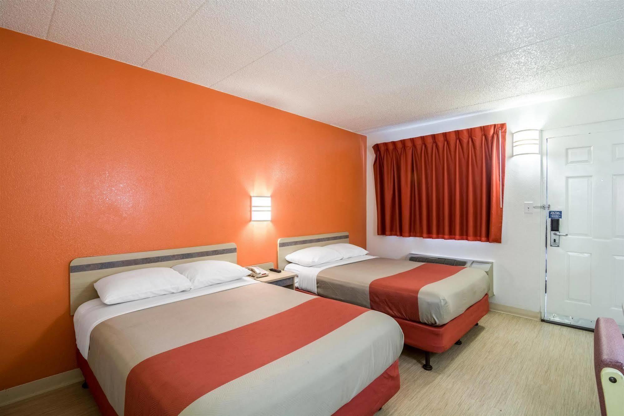 Motel 6 Chicago Southwest - Aurora Exterior foto